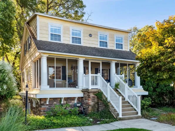 2731 Lake Shore Dr, Long Beach, IN 46360