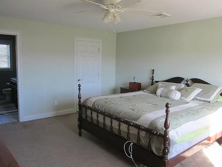 105 Roosevelt St — Photo 8