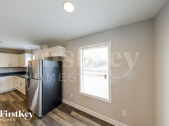 5th image of 155 Castlebar Cir