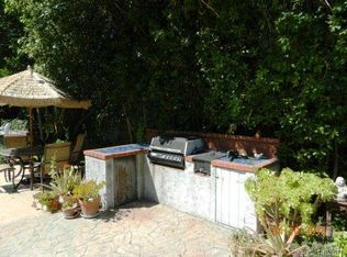 22904 Erwin St, Woodland Hills, CA 91367