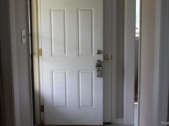 2nd image of 32161 Genessee St