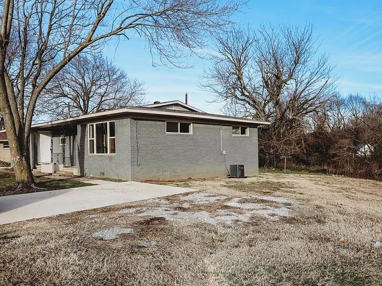 494 N Main St #B — Photo 16
