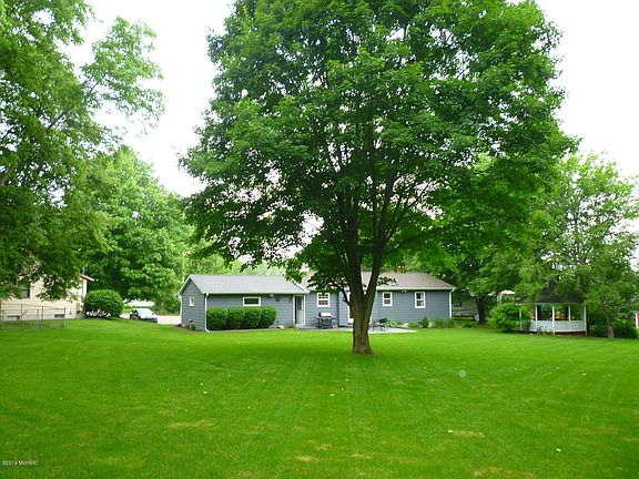 3rd image of 2766 Danube Ln NE