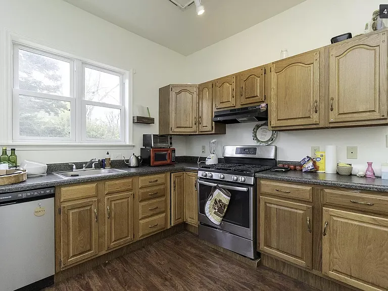 15 Alder Ave #1 — Photo 4