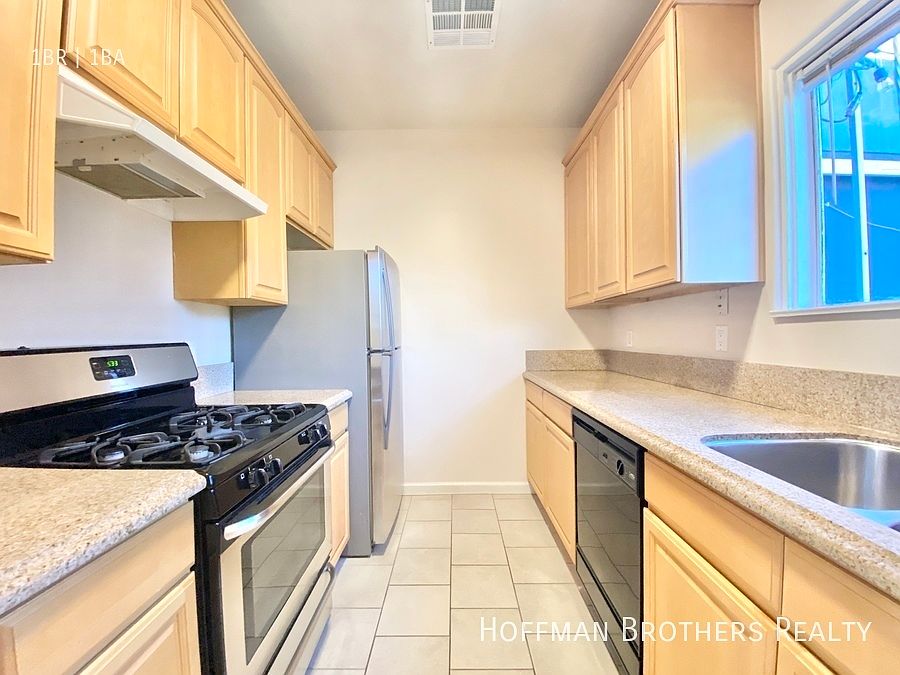 1st image of 708 N Curson Ave #1