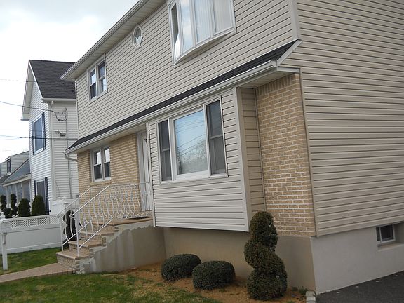 3rd image of 466 Oakley Ave