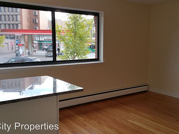 5th image of 1441 N Franklin Pl APT 1