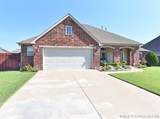 1716 W Birmingham St, Broken Arrow, OK 74011
