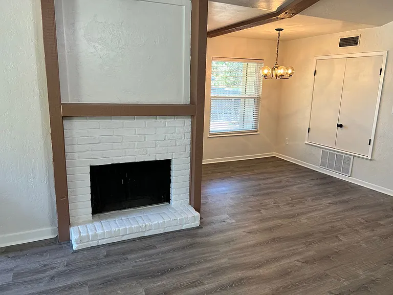 304 Campbell St — Photo 9
