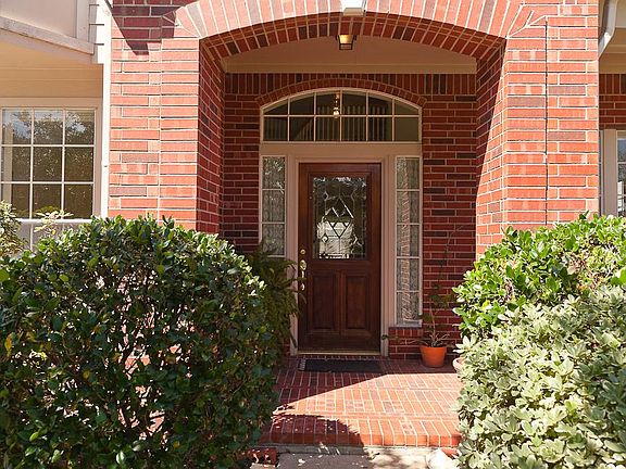 Nice covered entrance