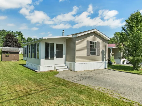 7 1st St, Exeter, NH 03833