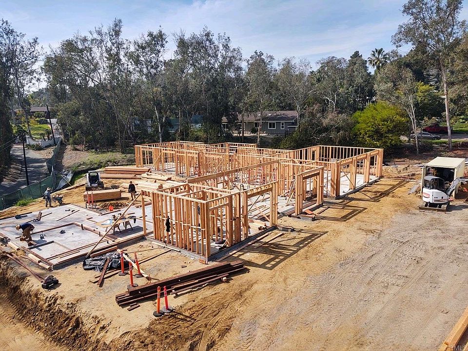 2nd image of 4571 Sun Valley Rd