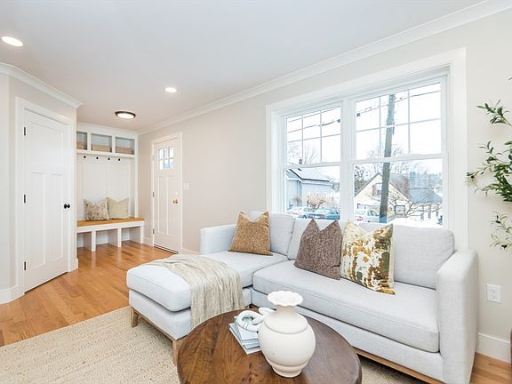 4th image of 89 Hardy Pond Rd