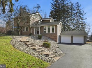 1016 Woodridge Blvd, Lancaster, PA 17601