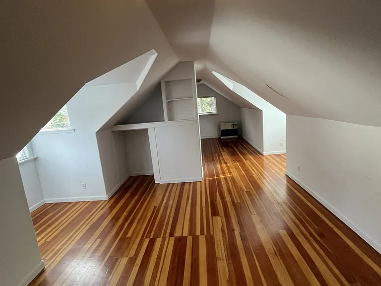 109 N B St — Photo 8