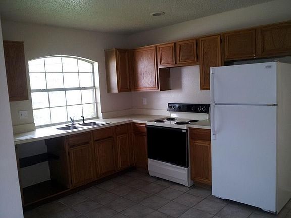 2nd image of 1601 Wesley Dr