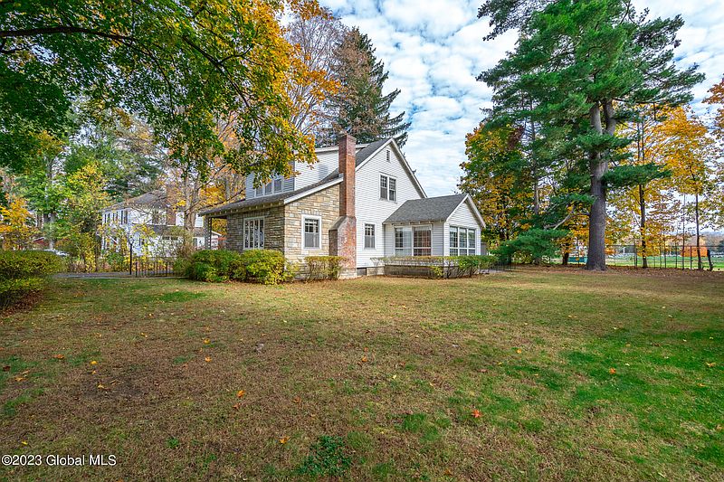 2nd image of 6 Maplewood Court