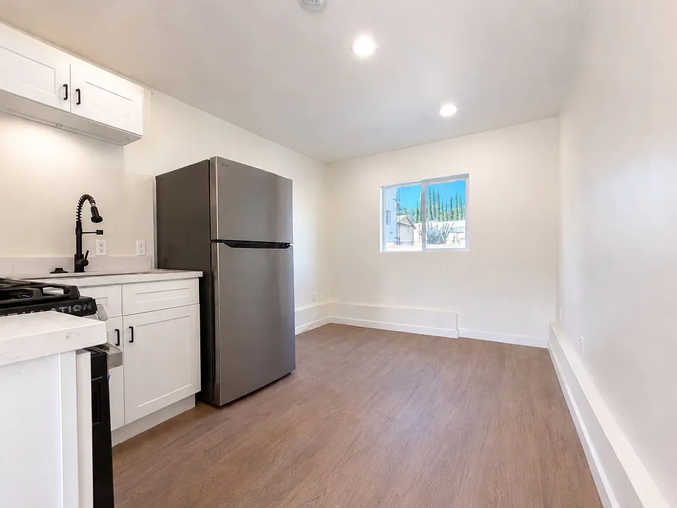 6819 N Figueroa St #25