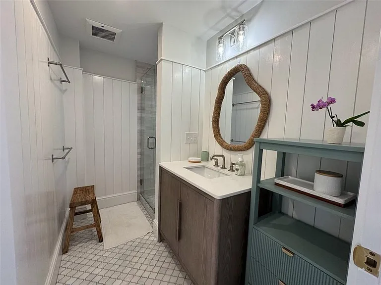 8 Barney St #2 — Photo 8