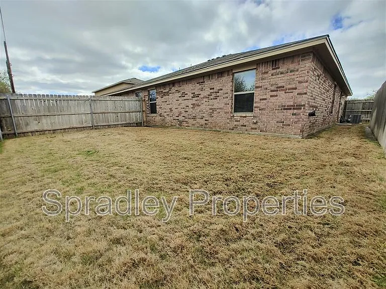 628 Laila Ln — Photo 11