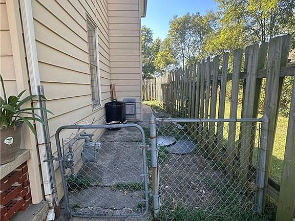 4th image of 1025 Orville Ave