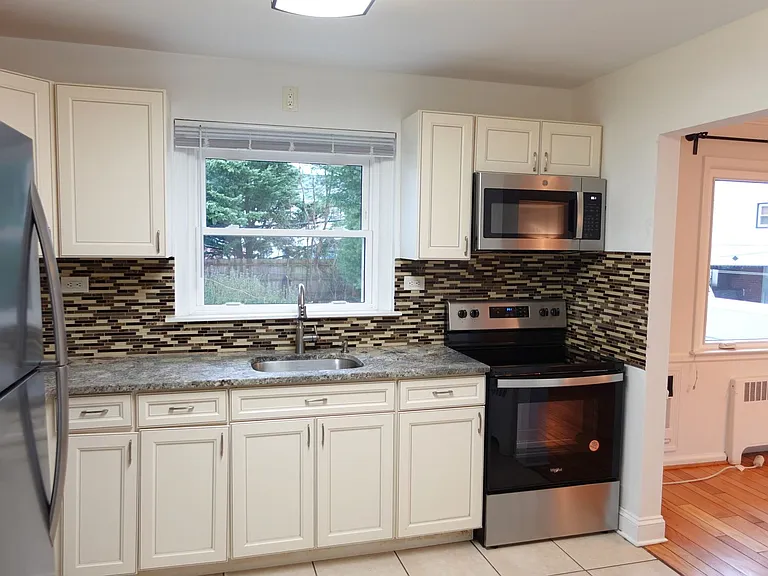 60 Waterbury Ln — Photo 4