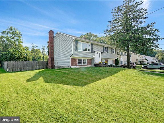 4th image of 100 Heather Dr