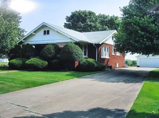 309 N Henson Rd, Villa Grove, IL 61956