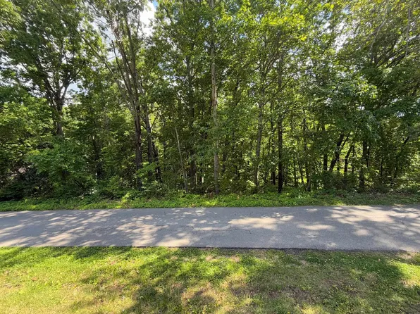 1235 Sherwood Dr, Christiansburg, VA 24073