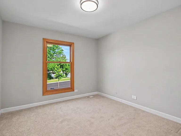 5195 Castaway Ln — Photo 13
