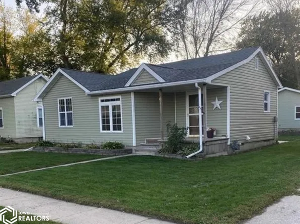 611 S 14th St, Clear Lake, IA 50428