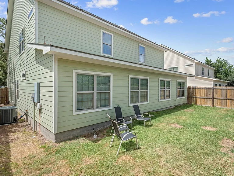 402 Ash St #1 — Photo 13