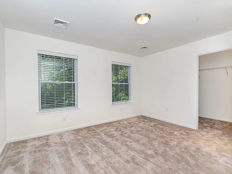 154 High Pointe Dr — Photo 17