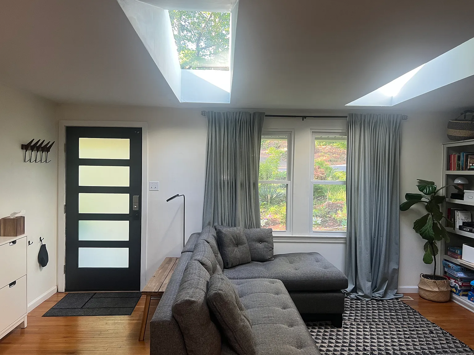 3 bed, 1920 sqft, $2,600 — Photo 2