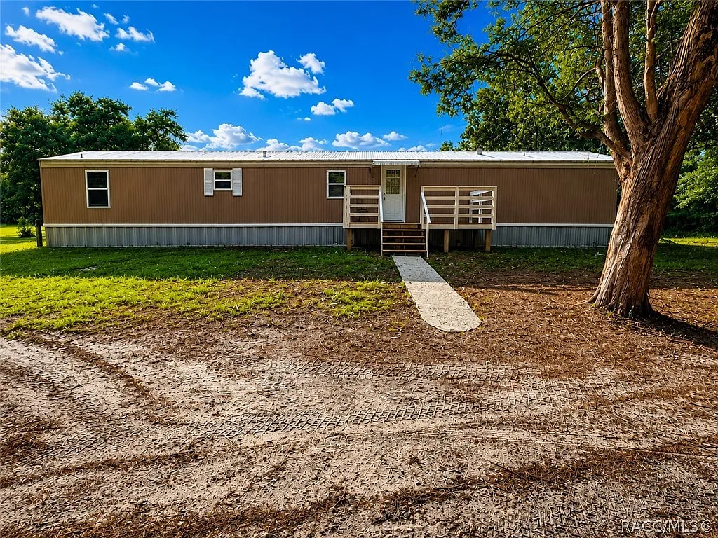 3 bed, 1064 sqft, $2,000 — Photo 1