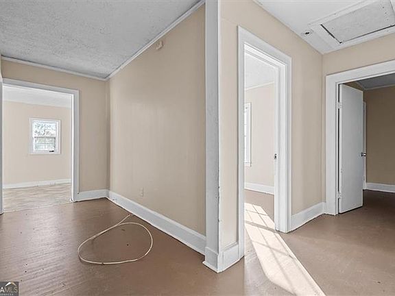 5th image of 2009 Baker Rd NW