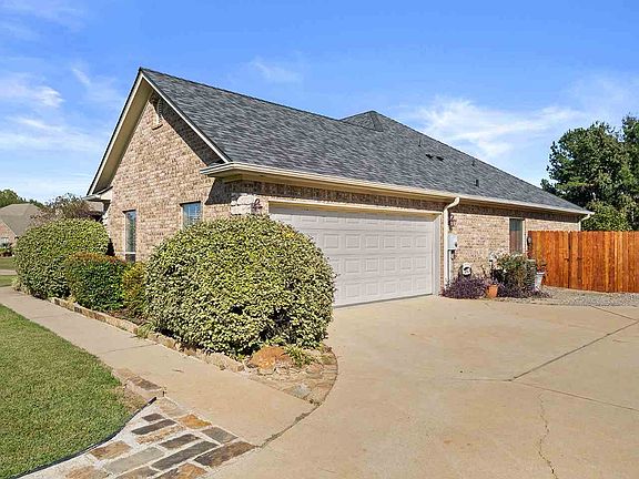 4th image of 170 Towering Oaks Ln
