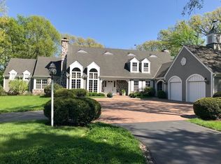 5N435 Robin Ln, Wayne, IL 60184