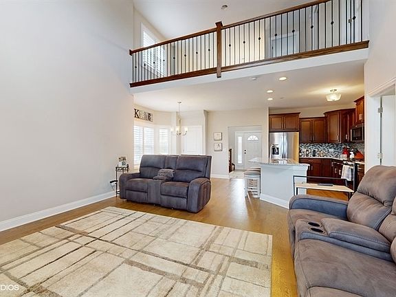 5th image of 9402 Parkwood Ln