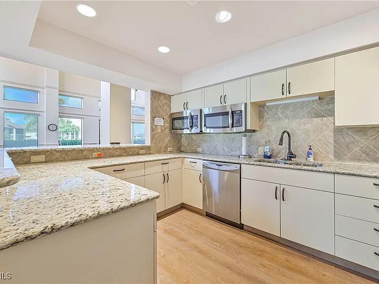 8366 Charter Club Cir #8 — Photo 23