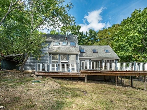 3rd image of 30 Shale Hill Rd