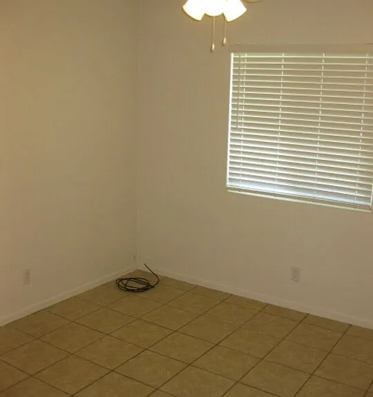1661 Yucca Dr — Photo 9