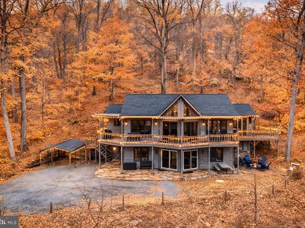 579 Bobcat Dr, Berkeley Springs, WV 25411