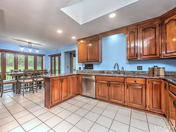 4th image of 2262 Ridge Road