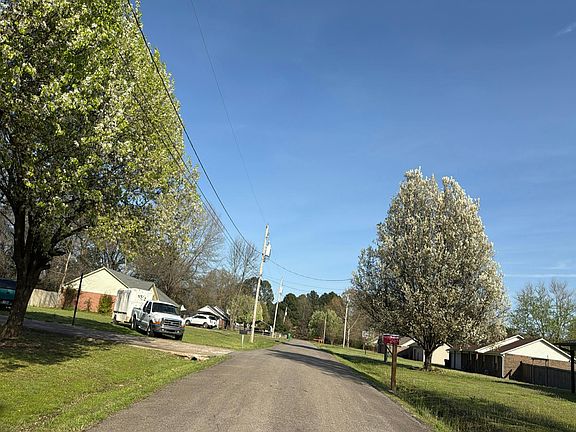 4th image of 2 Tumblewood Dr