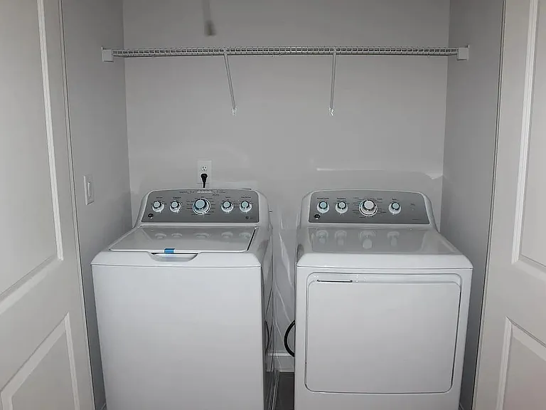1004 Taylor Ct — Photo 32