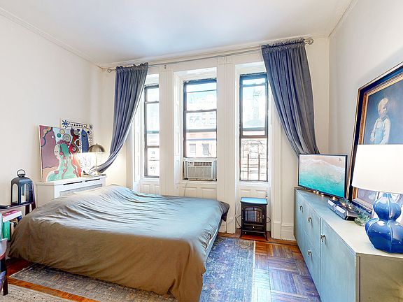 2nd image of 116 W 69th St APT 5A