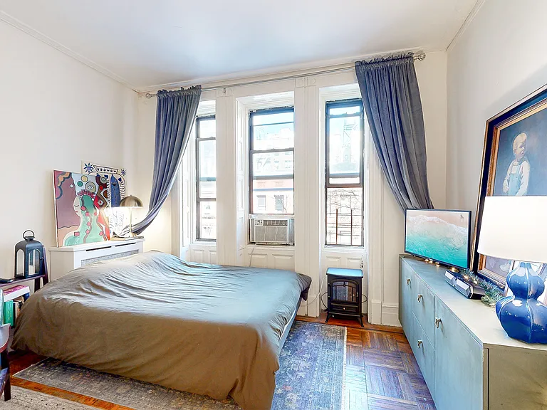 116 W 69th St #5-A — Photo 2