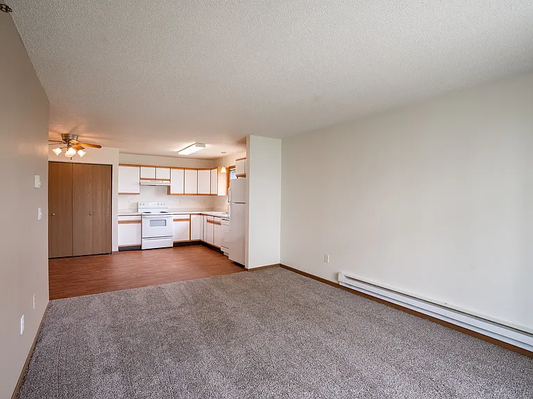 West Fargo, ND Lake Crest Apartments 21e | Living