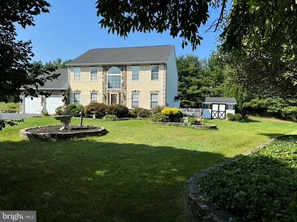 1100 Longwood Dr, Quakertown, PA 18951